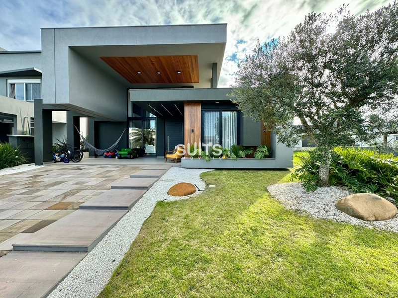 casa térrea à  venda finamete mobiliada  decorada no condomínio Dubai: 2ª foto da galeria de imagens do imóvel