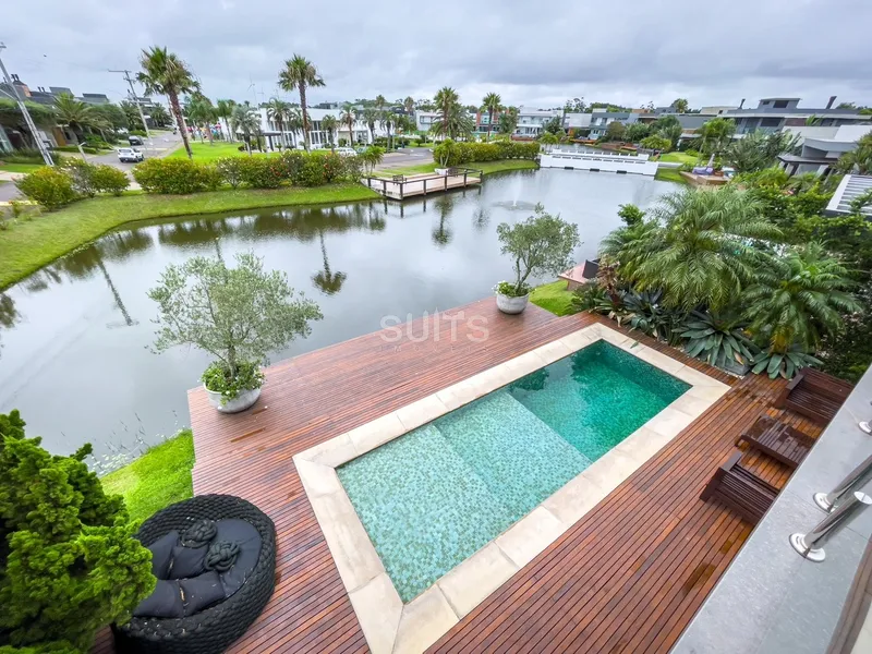 Incrível sobrado beira lago no condomínio Malibu: 45ª foto da galeria de imagens do imóvel