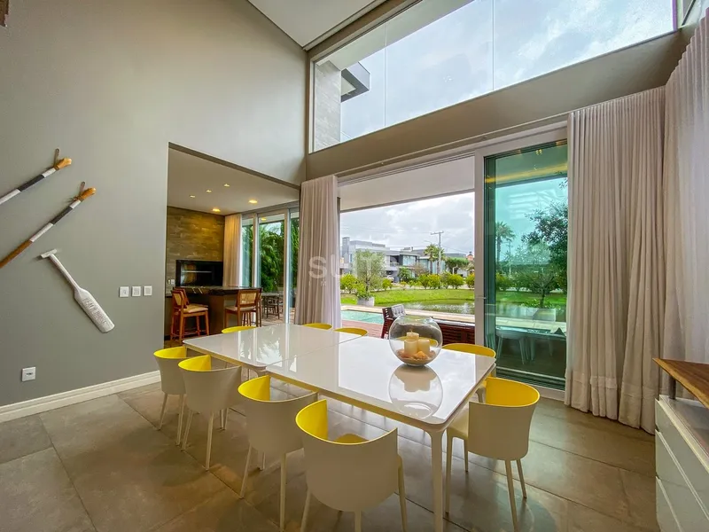 Incrível sobrado beira lago no condomínio Malibu: 8ª foto da galeria de imagens do imóvel