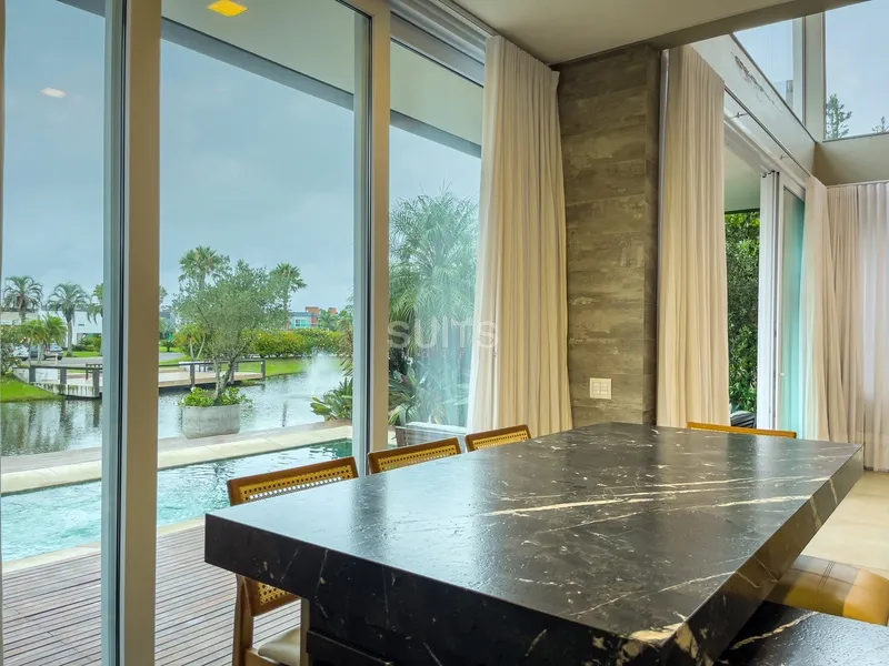 Incrível sobrado beira lago no condomínio Malibu: 15ª foto da galeria de imagens do imóvel