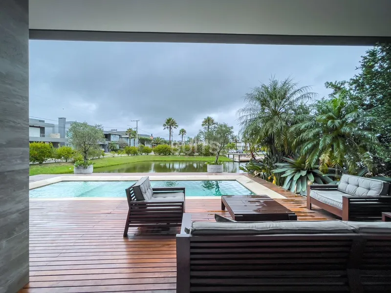 Incrível sobrado beira lago no condomínio Malibu: 19ª foto da galeria de imagens do imóvel