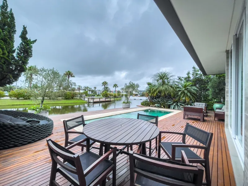 Incrível sobrado beira lago no condomínio Malibu: 24ª foto da galeria de imagens do imóvel