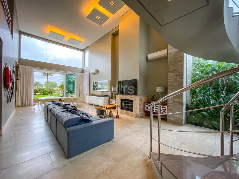 Incrível sobrado beira lago no condomínio Malibu: 4ª foto da galeria de imagens do imóvel