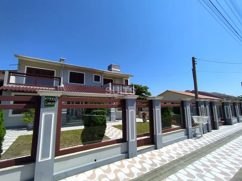 Incrível Sobrado 01 quadra do Mar em Atlântida Sul: 2ª foto da galeria de imagens do imóvel