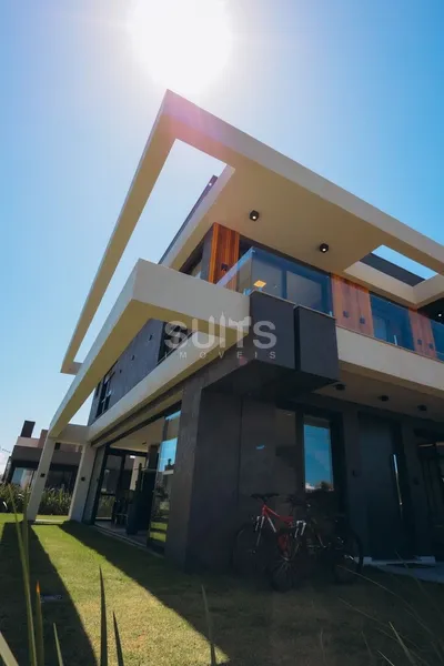 Sobrado com localização privilegiada no condomínio Blue: 3ª foto da galeria de imagens do imóvel