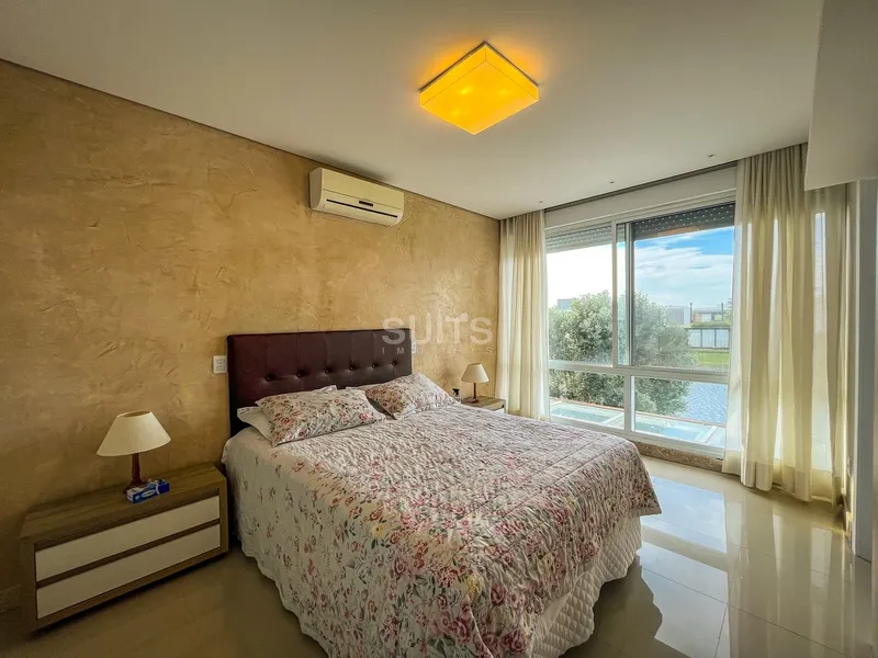 Excelente sobrado beira lago no Condomínio Enseada: 34ª foto da galeria de imagens do imóvel