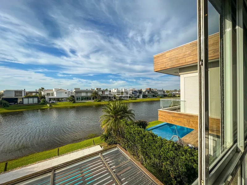 Excelente sobrado beira lago no Condomínio Enseada: 42ª foto da galeria de imagens do imóvel