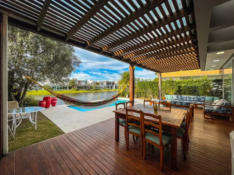 Excelente sobrado beira lago no Condomínio Enseada: 13ª foto da galeria de imagens do imóvel