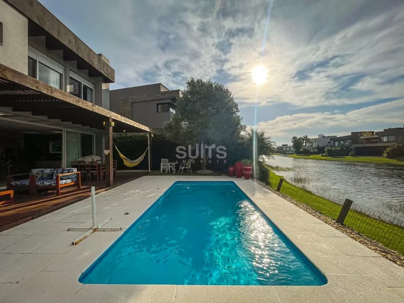 Excelente sobrado beira lago no Condomínio Enseada: 16ª foto da galeria de imagens do imóvel