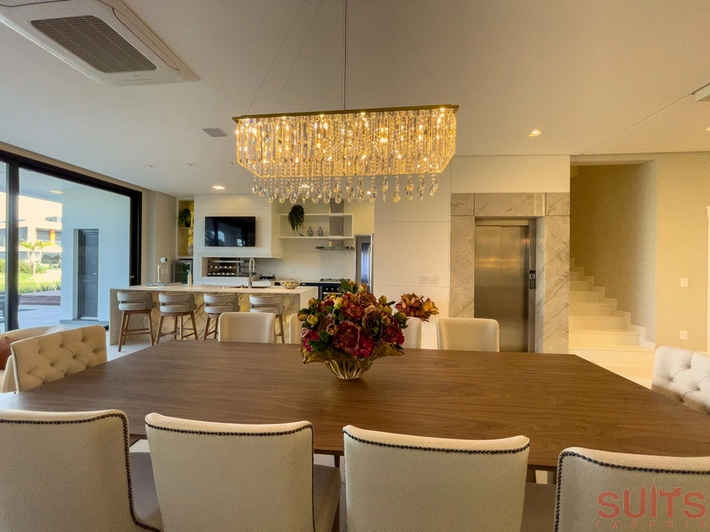 Belíssima mansão Neoclássica beira lago no condomínio Sense: 19ª foto da galeria de imagens do imóvel