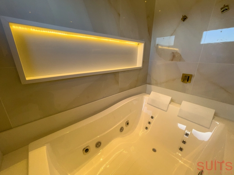 Belíssima mansão Neoclássica beira lago no condomínio Sense: 70ª foto da galeria de imagens do imóvel