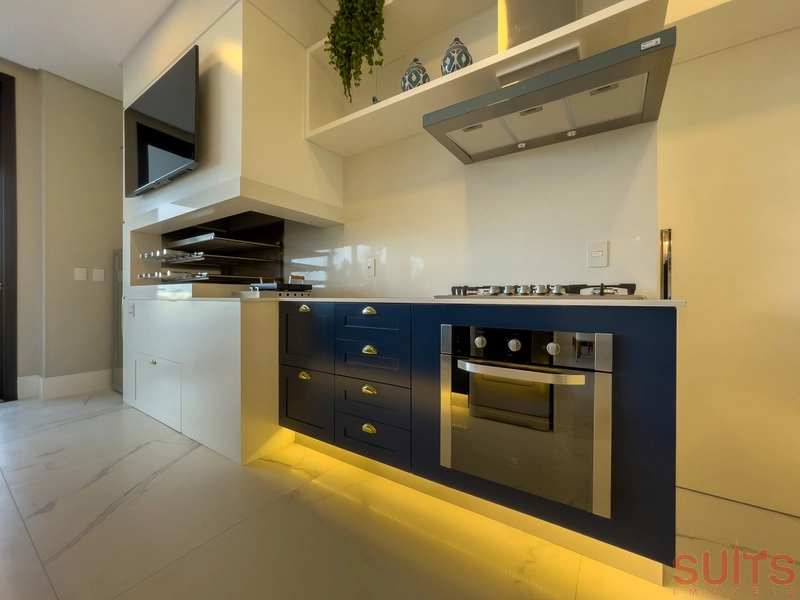 Belíssima mansão Neoclássica beira lago no condomínio Sense: 31ª foto da galeria de imagens do imóvel