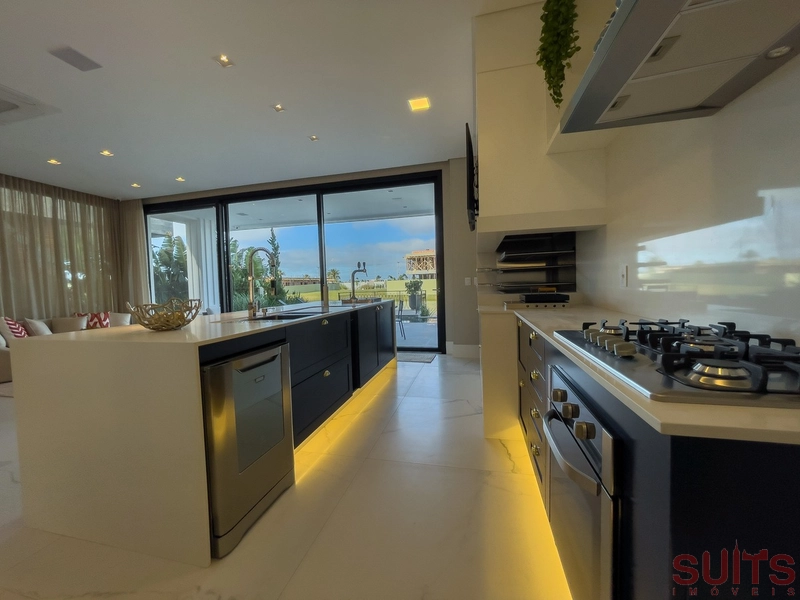 Belíssima mansão Neoclássica beira lago no condomínio Sense: 30ª foto da galeria de imagens do imóvel