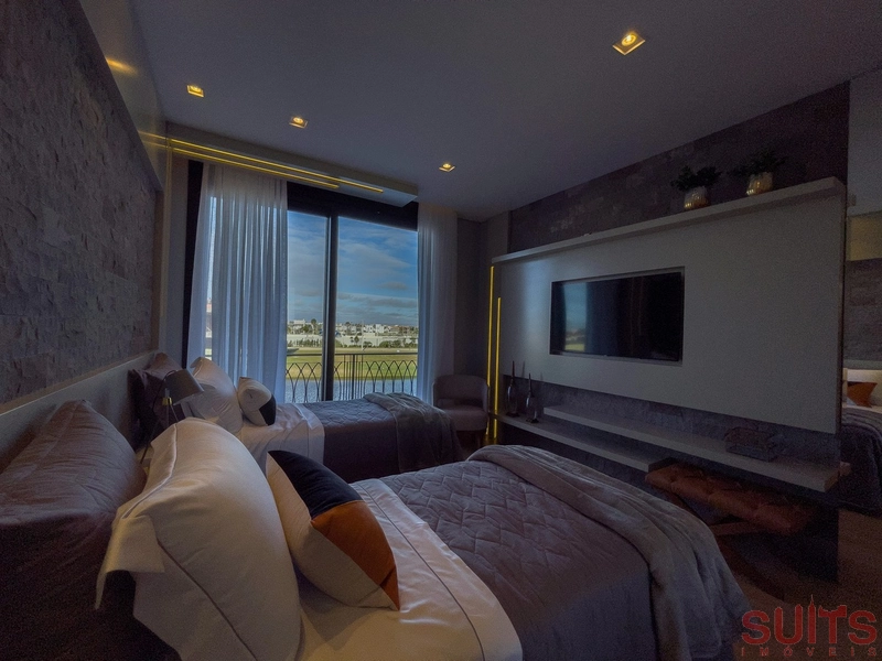 Belíssima mansão Neoclássica beira lago no condomínio Sense: 50ª foto da galeria de imagens do imóvel