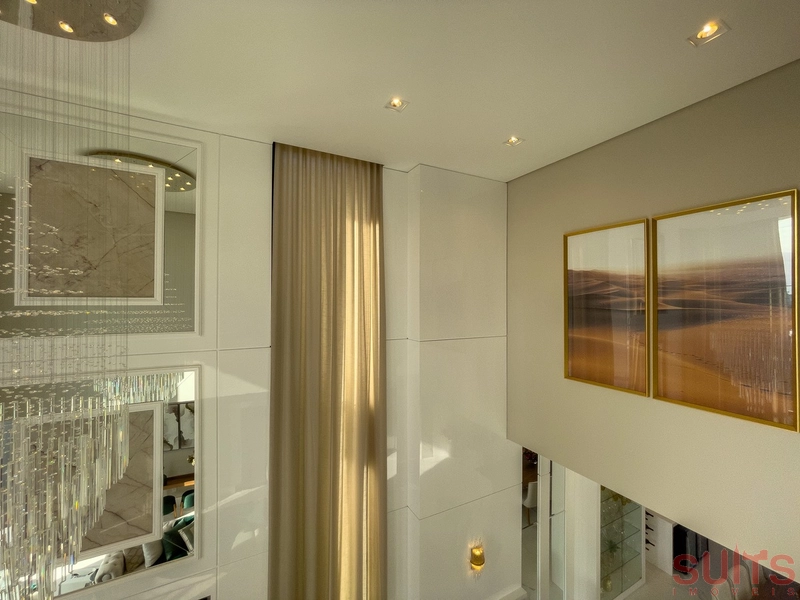 Belíssima mansão Neoclássica beira lago no condomínio Sense: 36ª foto da galeria de imagens do imóvel