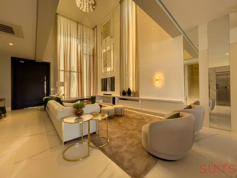 Belíssima mansão Neoclássica beira lago no condomínio Sense: 10ª foto da galeria de imagens do imóvel