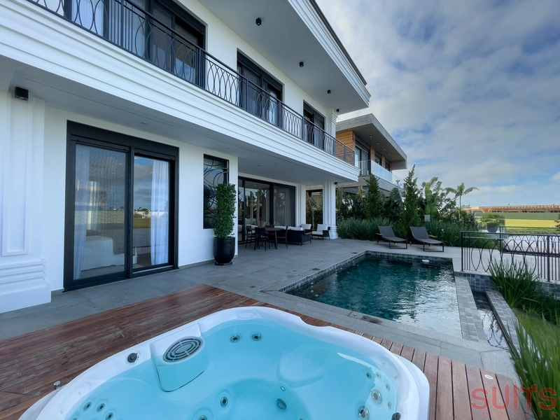 Belíssima mansão Neoclássica beira lago no condomínio Sense: 78ª foto da galeria de imagens do imóvel