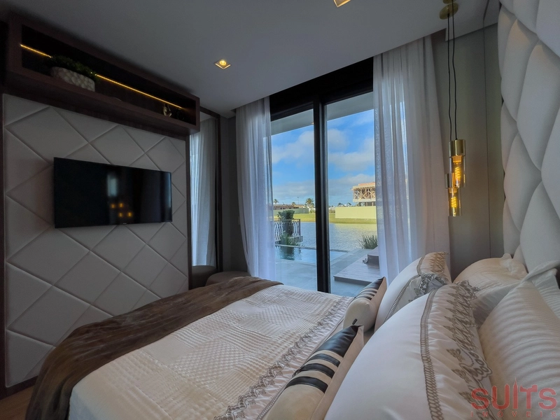 Belíssima mansão Neoclássica beira lago no condomínio Sense: 32ª foto da galeria de imagens do imóvel