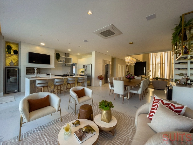 Belíssima mansão Neoclássica beira lago no condomínio Sense: 23ª foto da galeria de imagens do imóvel