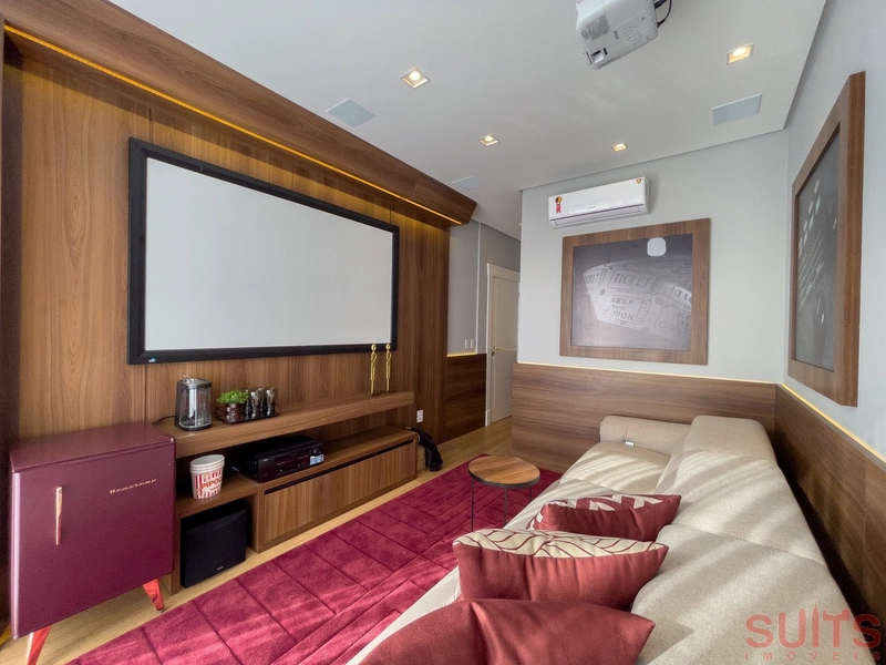 Belíssima mansão Neoclássica beira lago no condomínio Sense: 40ª foto da galeria de imagens do imóvel