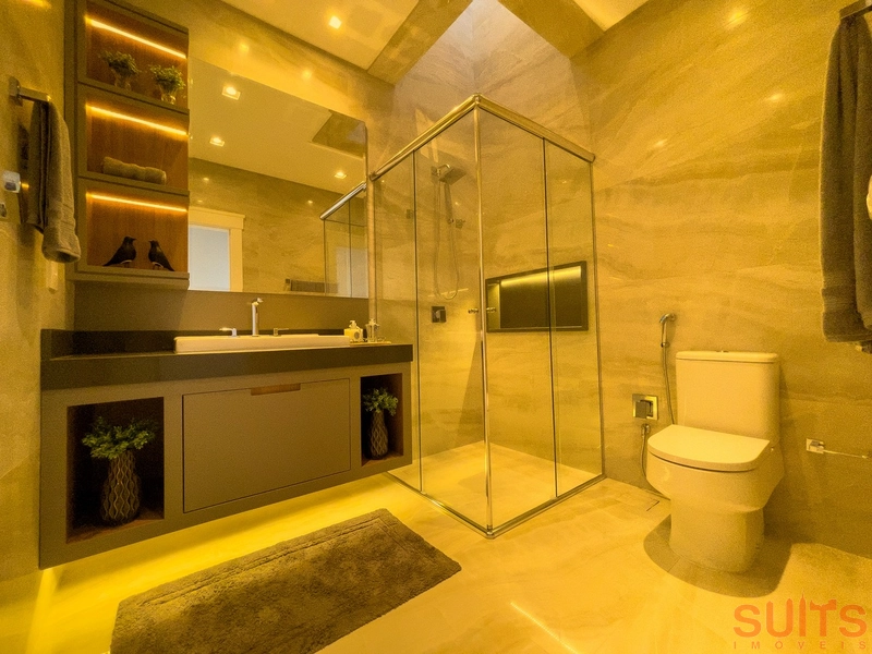 Belíssima mansão Neoclássica beira lago no condomínio Sense: 57ª foto da galeria de imagens do imóvel