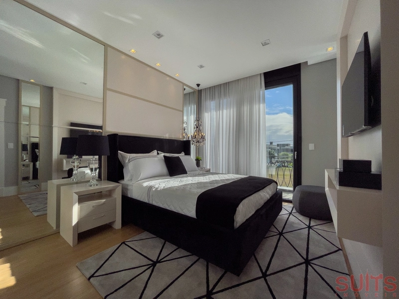 Belíssima mansão Neoclássica beira lago no condomínio Sense: 42ª foto da galeria de imagens do imóvel