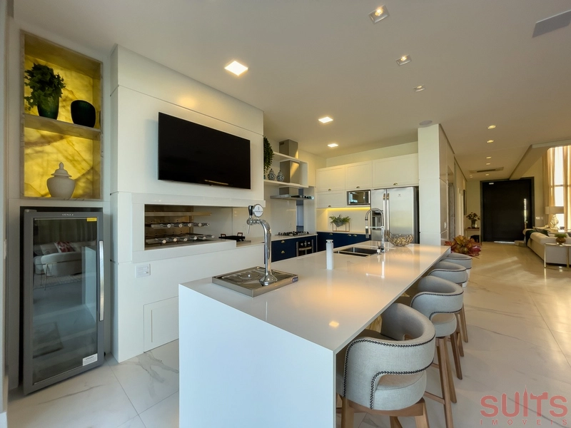 Belíssima mansão Neoclássica beira lago no condomínio Sense: 28ª foto da galeria de imagens do imóvel