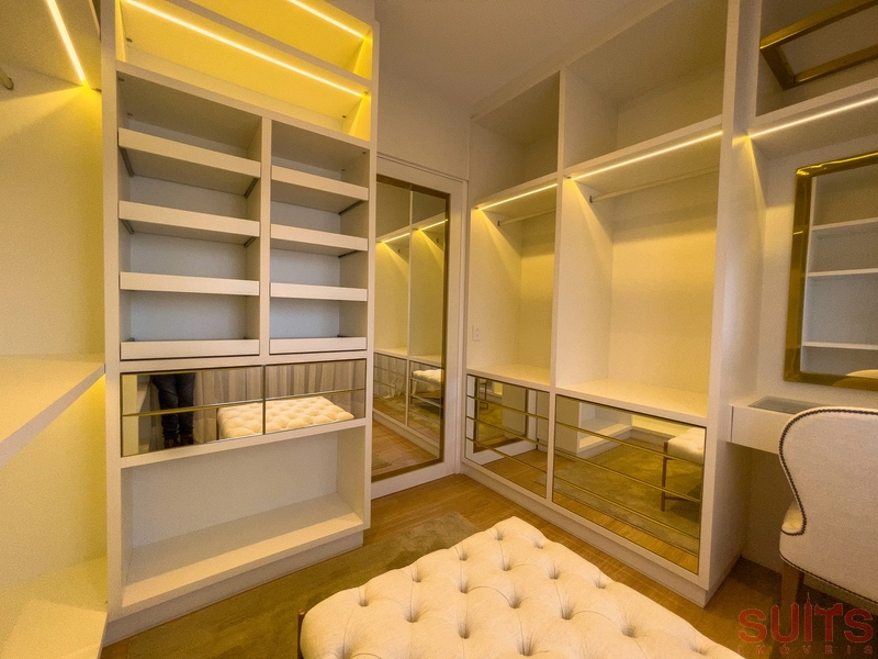 Belíssima mansão Neoclássica beira lago no condomínio Sense: 61ª foto da galeria de imagens do imóvel