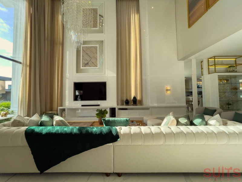 Belíssima mansão Neoclássica beira lago no condomínio Sense: 8ª foto da galeria de imagens do imóvel