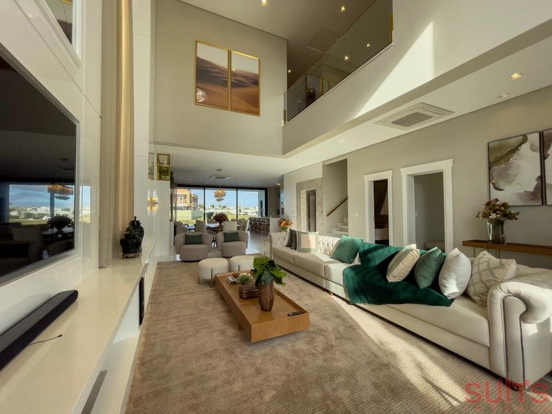 Belíssima mansão Neoclássica beira lago no condomínio Sense: 6ª foto da galeria de imagens do imóvel