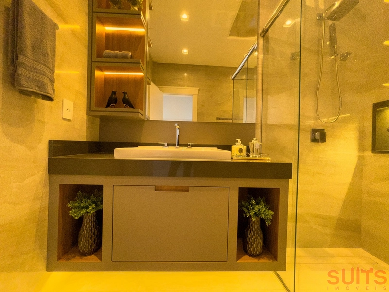 Belíssima mansão Neoclássica beira lago no condomínio Sense: 58ª foto da galeria de imagens do imóvel