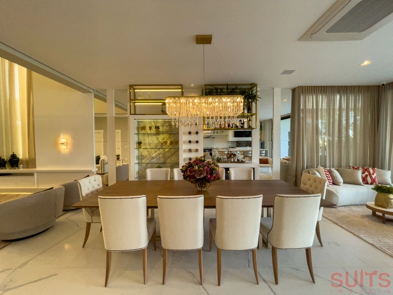 Belíssima mansão Neoclássica beira lago no condomínio Sense: 20ª foto da galeria de imagens do imóvel