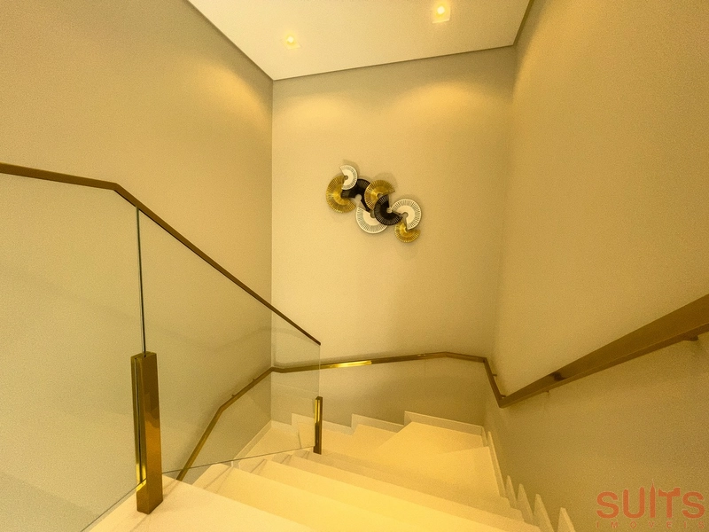 Belíssima mansão Neoclássica beira lago no condomínio Sense: 34ª foto da galeria de imagens do imóvel