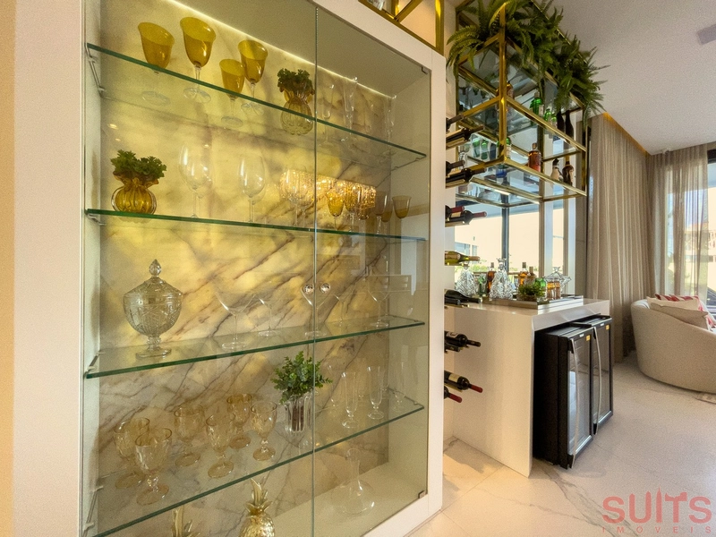 Belíssima mansão Neoclássica beira lago no condomínio Sense: 15ª foto da galeria de imagens do imóvel