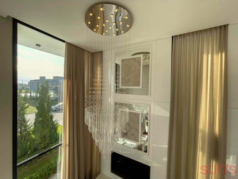 Belíssima mansão Neoclássica beira lago no condomínio Sense: 37ª foto da galeria de imagens do imóvel