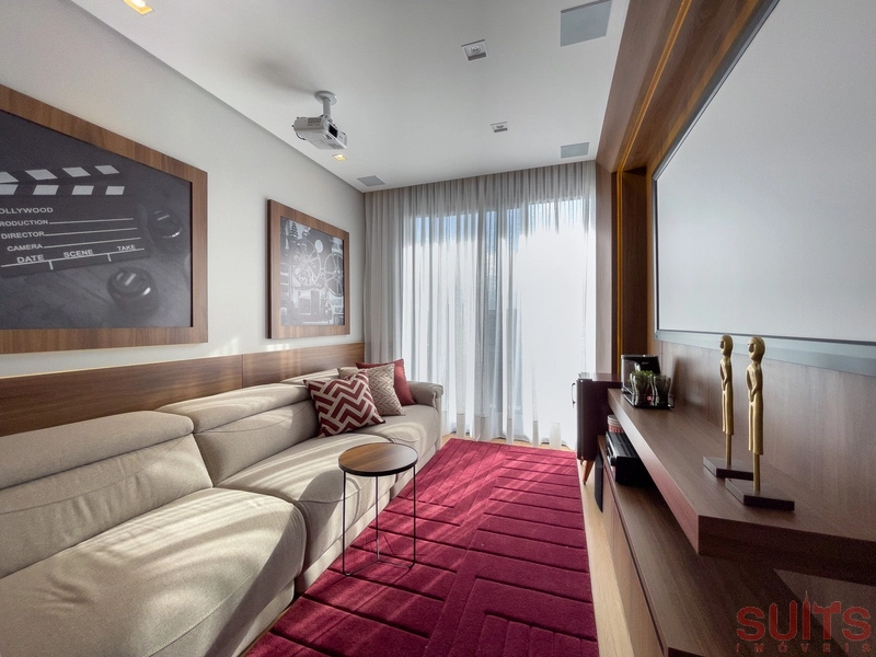 Belíssima mansão Neoclássica beira lago no condomínio Sense: 39ª foto da galeria de imagens do imóvel