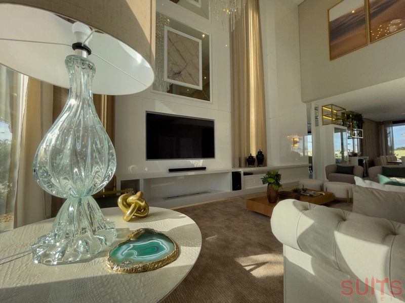 Belíssima mansão Neoclássica beira lago no condomínio Sense: 4ª foto da galeria de imagens do imóvel