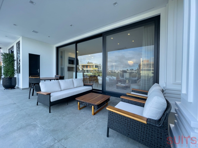 Belíssima mansão Neoclássica beira lago no condomínio Sense: 73ª foto da galeria de imagens do imóvel