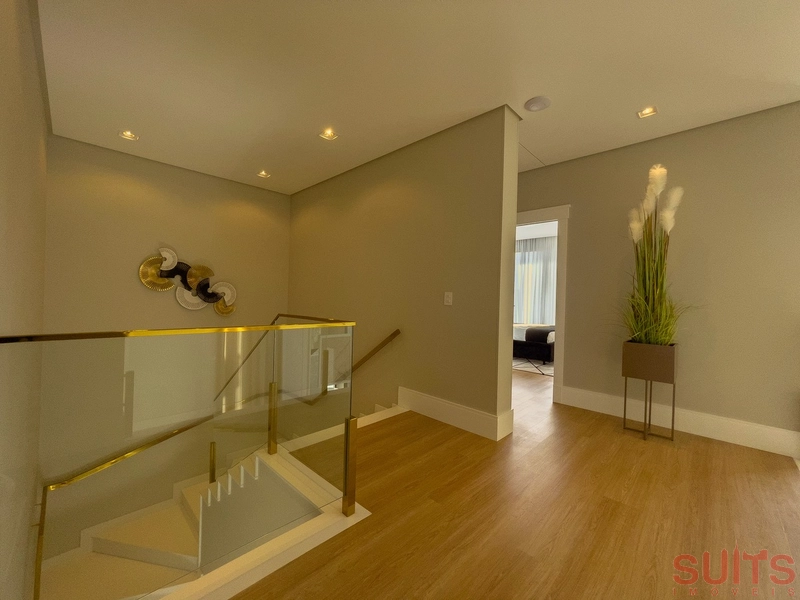 Belíssima mansão Neoclássica beira lago no condomínio Sense: 35ª foto da galeria de imagens do imóvel