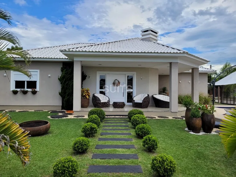 Excelente casa de esquina na praia de Atlântida: 3ª foto da galeria de imagens do imóvel