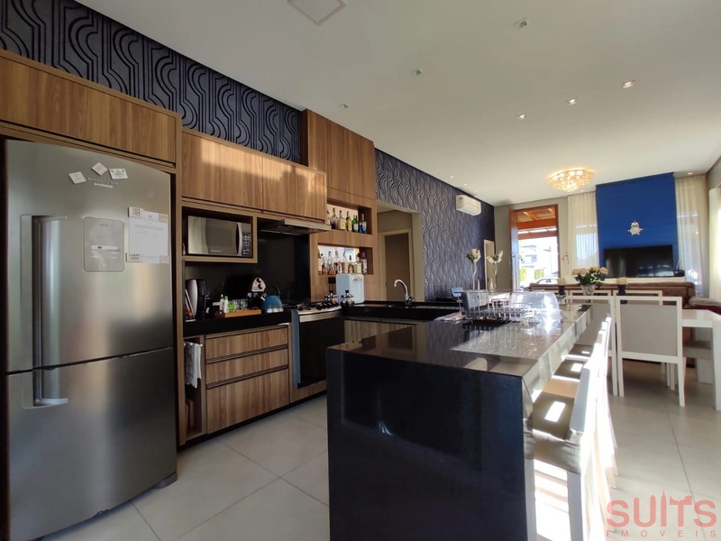 Linda casa beira lago com piscina no Condomínio Riviera: 13ª foto da galeria de imagens do imóvel