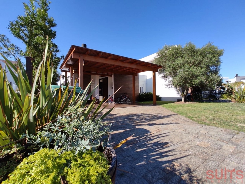 Linda casa beira lago com piscina no Condomínio Riviera: 35ª foto da galeria de imagens do imóvel