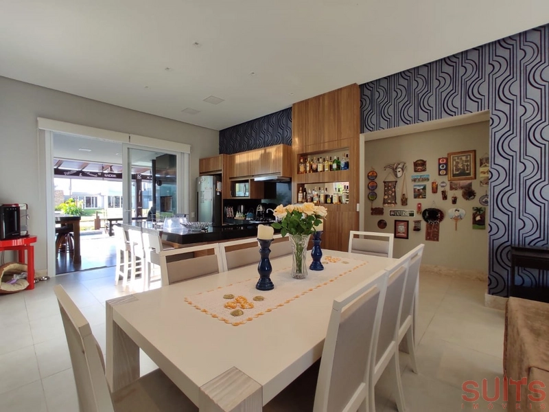 Linda casa beira lago com piscina no Condomínio Riviera: 12ª foto da galeria de imagens do imóvel