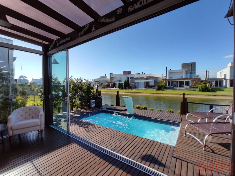 Linda casa beira lago com piscina no Condomínio Riviera: 22ª foto da galeria de imagens do imóvel