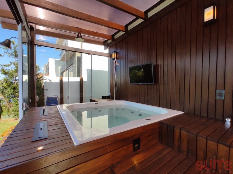 Linda casa beira lago com piscina no Condomínio Riviera: 23ª foto da galeria de imagens do imóvel