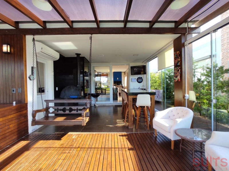 Linda casa beira lago com piscina no Condomínio Riviera: 18ª foto da galeria de imagens do imóvel