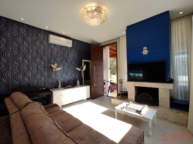 Linda casa beira lago com piscina no Condomínio Riviera: 4ª foto da galeria de imagens do imóvel