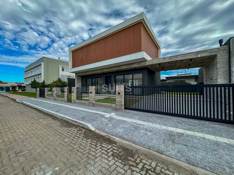 Excelente sobrado à venda em Atlântida : 2ª foto da galeria de imagens do imóvel