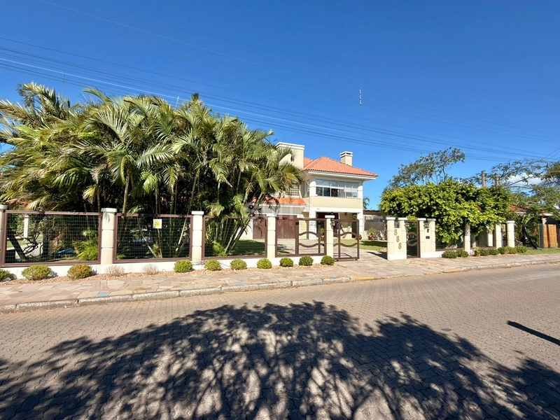 Excelente sobrado à venda em Atlântida: 2ª foto da galeria de imagens do imóvel