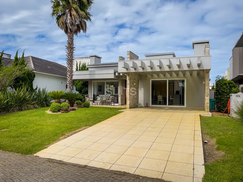 Linda casa fundos área verde no Condomínio Ventura em Xangri-Lá: 1ª foto da galeria de imagens do imóvel